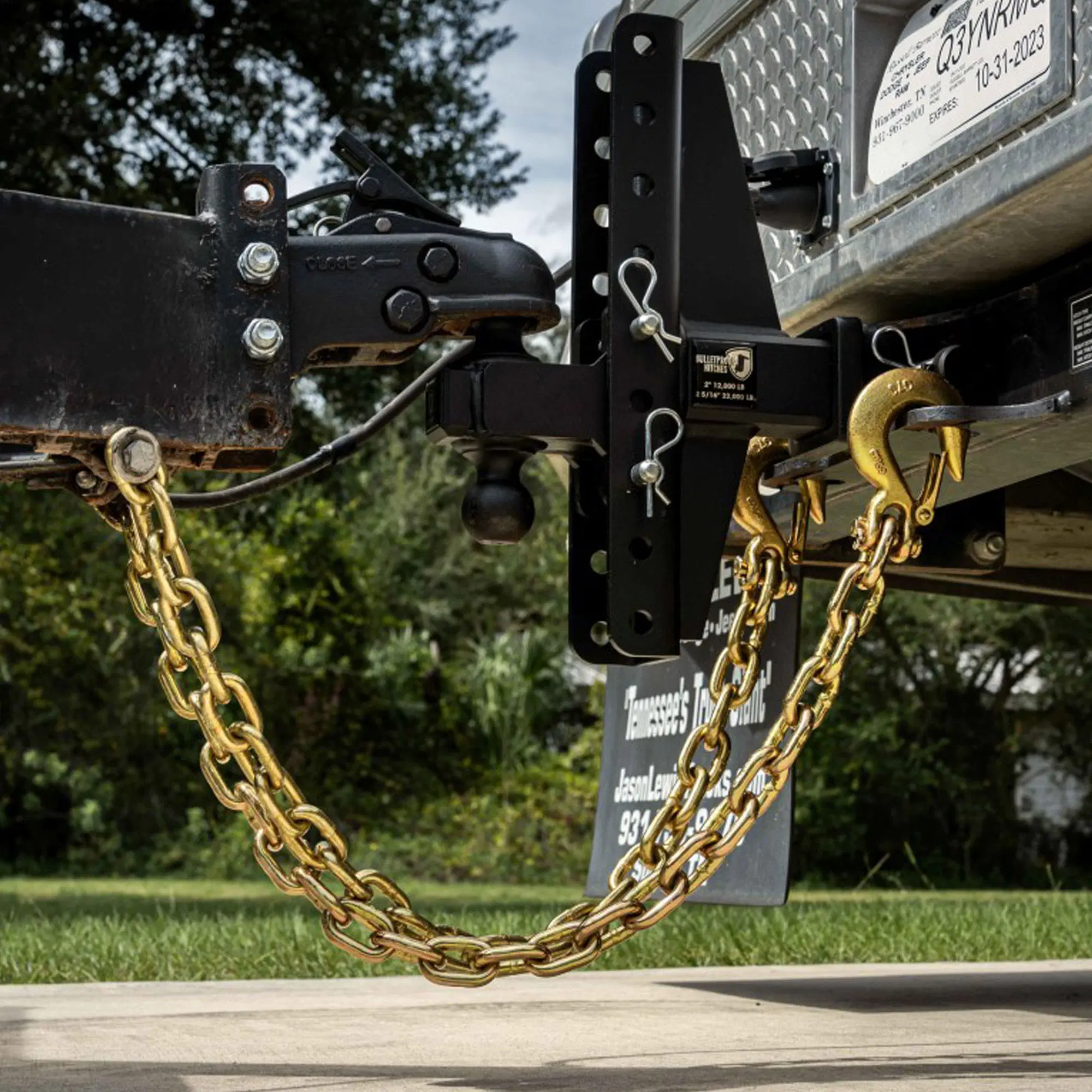 Heavy-duty trailer hitch coupler with crossed safety chains connected for towing